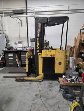 N45fr Hyster Stacker / Reach Truck With 2 Stage Mast Great Battery And Charger