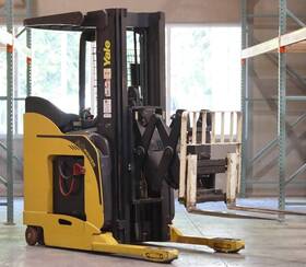 Ndr035 2012 Yale Double Deep Reach Truck Electric Forklift