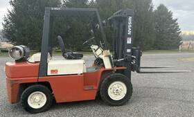 Bf03h35v Nissan Pneumatic 6675 Lb 3 Stage Forklift With 5ft Forks