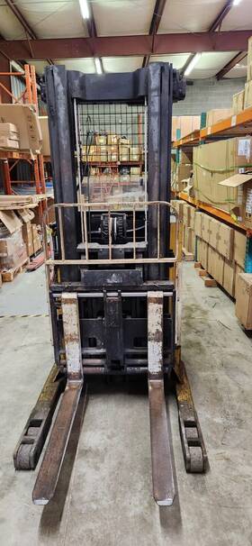 Nr040aans24se089ee Yale 3 500 Lb Electric Stand-up Reach Narrow Aisle Forklift