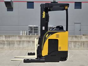 Nr045ebns36te095 2017 Yale Electric Reach Truck Cushion Narrow Aisle Forklift