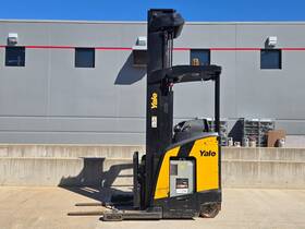 Nr045ecnm36te131 2022 Yale Electric Reach Truck Cushion Narrow Aisle Forklift