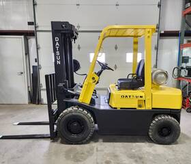 Pf02a25v Datsun 4000 Lb Capacity 3-stage Forklift Lpg Pneumatic