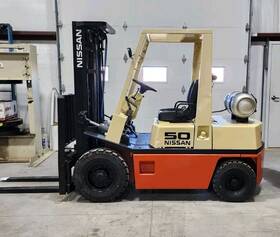 Ph02a25v Nissan 5000 Lb Capacity 3-stage Forklift Lp