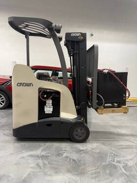 Rc5520-30 Crown Electric Forklift 2010 3000 Lb Capacity 36v Excellent Condit