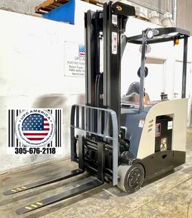 Rc5530-35 2017 Crown Narrow Aisle Forklift Triple Mast 226 Inch Cap 3500 Lbs. 2 420 Hours