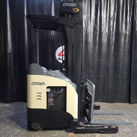 Rd5725-32 2021 Crown Rd With 2025 Battery 3200 Lb 3-stage Mast 240 Inch Electric Reach F