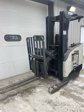 Rr5220-35 Crown Standup Reach Truck 36 Volt Forklift