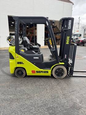 S25cl 2023 Clark 5000 Pound Forklift Triple Mast