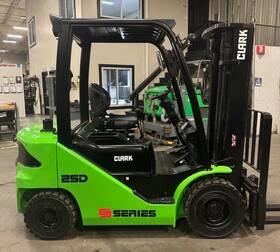 4315 S25d 2022 Clark 5000 Lb 3 Stage Mast Diesel Forklift Hours With Side Shift