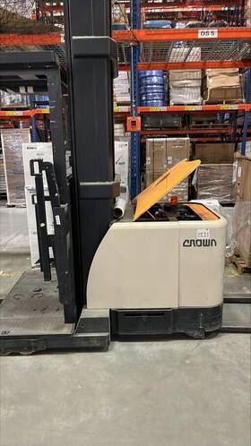 Sp4050-30 2017 Crown Forklift Standup Electric Order Picker 312 Inch Mast Low Hours