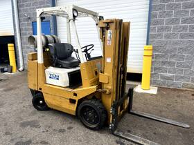Fcg28n6 Tcm Fcg28 Forklift 5 350 Lb Capacity 3-stage Mast 42 Inch Forks Low Hours