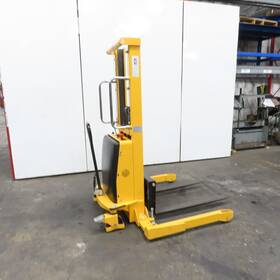 H-5439 Uline 2200lb Walk Behind Straddle Pallet Stacker 63 Inch Lift Only 3 Hrs