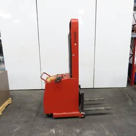Pcbfl-64-25 Wesco 1000lb 12v Battery Powered Stacker Straddle 64 Inch Lift 25 Forks