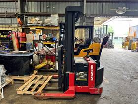 Wsx40 Electric Straddle Stacker With Three Stage Mast And Side Shift