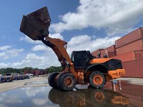 Zw370-6 Wheel Loader Hitachi Heavy Duty Solid Tires Massive Bucket 600k Msrp