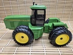 Ertl John Deere 8870 4WD Articulating Farm Tractor Beautiful Condition. Fixed Price $140.00.