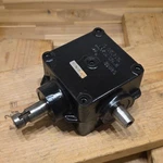 John Deere 3120 3520 3720 2032R 2026R 3033R Tractor Mower Deck Gear Box DE18613. Fixed Price $475.00.